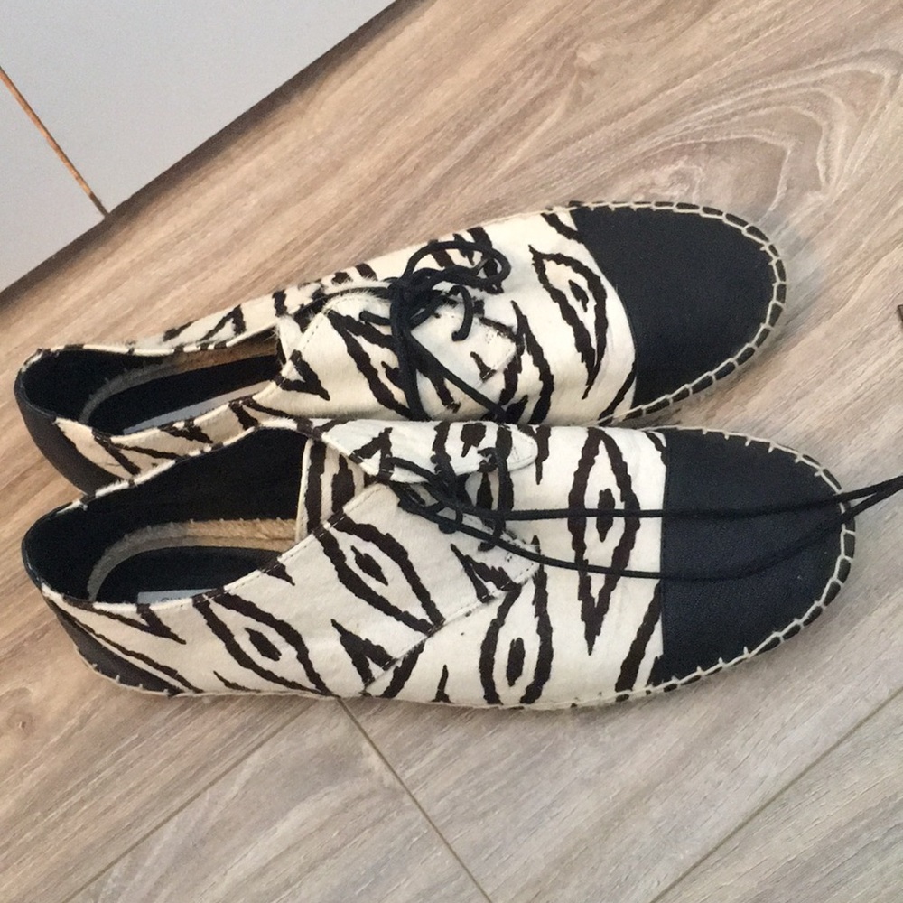 Calf hair ikat shoes